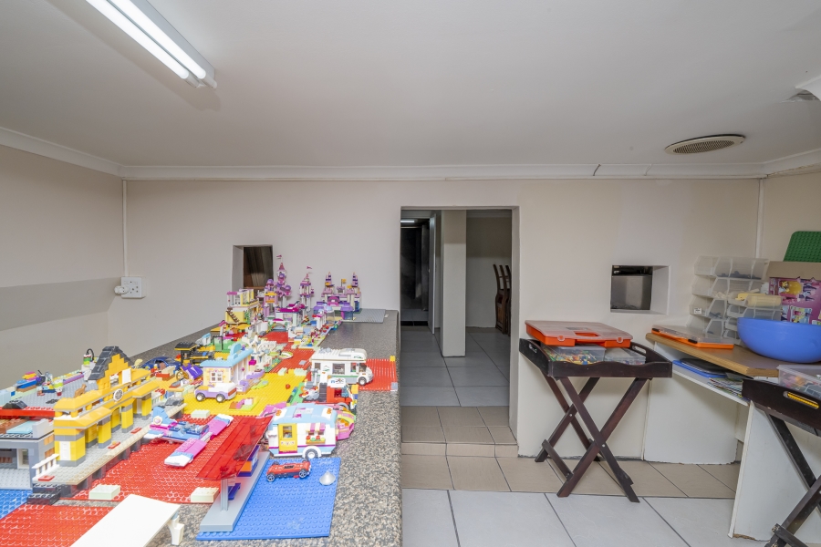 8 Bedroom Property for Sale in Brackenfell South Western Cape